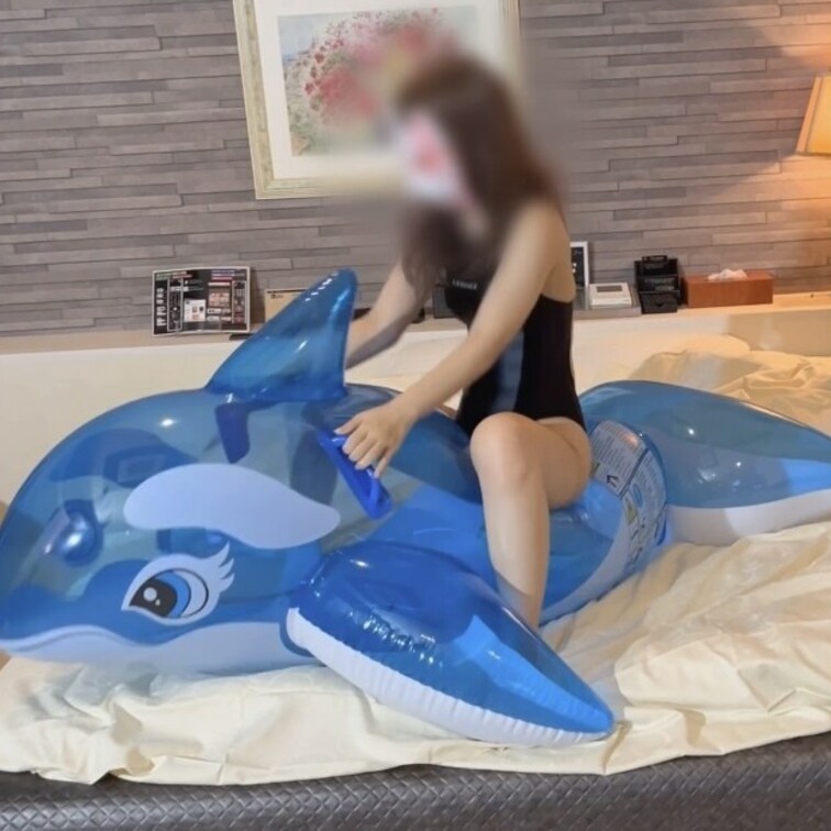 🌻【 期間限定 20％OFF！】🍉

【Nonpop バウンス動画】
競泳水着で青シャチフロートに乗って遊ぶ動画で