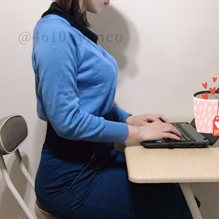 お仕事中🐈
ん?なんだか視線を感じる…?😳
皆さんも今日1日お疲れ様です❣️
ゆっくり休んでくださいね〜(*´