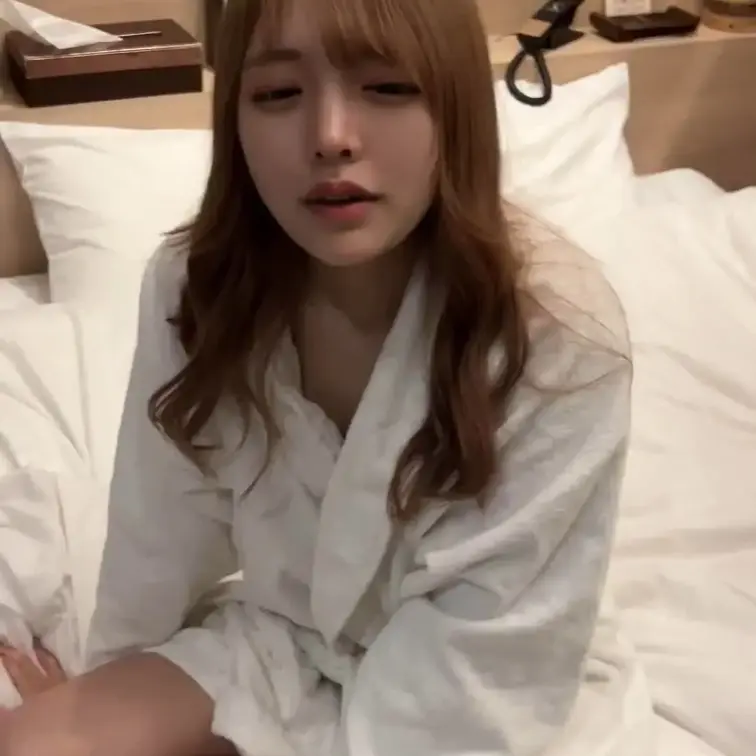 右上の♡を押してから見てくれると嬉しいです🥰今回はバスローブを着てしてみました😘