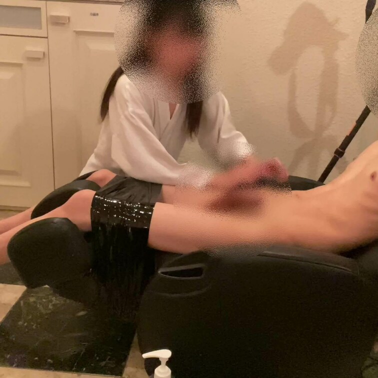 年下細身М男君を椅子に全身縛りつけておちんちん虐めてあげた♡
何度見返してもすぐイきそうになるしみっともないけどそれが