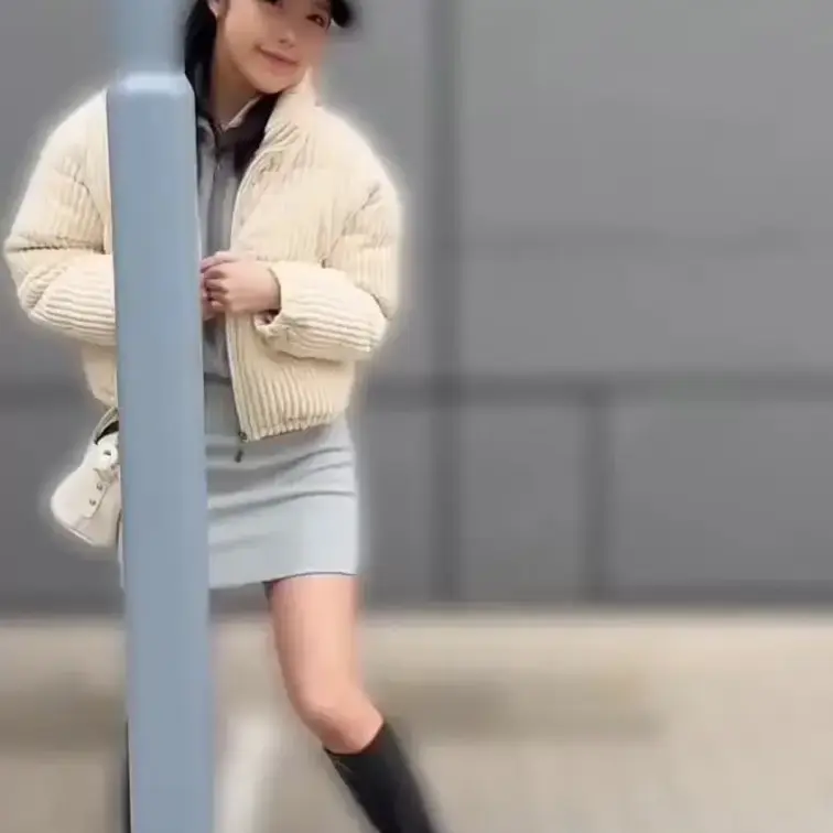 みゆが仲間に入れて欲しそうにこちらを見ています👀💖