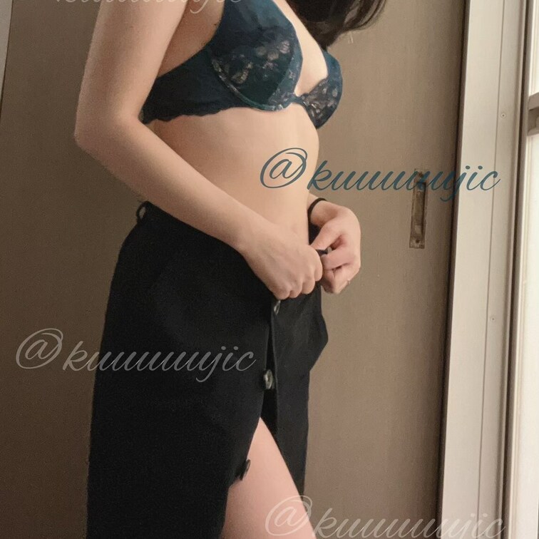 前ボタンのスカートっていいですよね✨