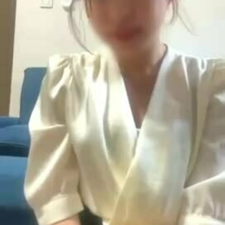 自撮りオナニー動画も撮っていた。
それもここでの投稿の許可を得てきましたよ。
順次投稿していきますね。