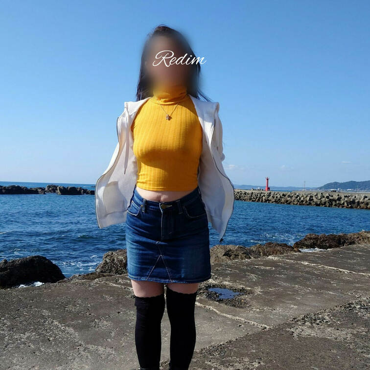 昨日までの千葉県への旅行はこんな服装で出掛けてました〜
周りからのエッチな視線が^^;

ファンの方も数人宿の近く