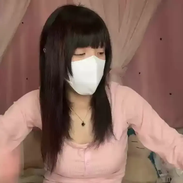 【みれい 20 歳】

みれいさんのライブ配信動画です
生ライブ配信だと、1 回の有料配信を視聴すると、おおよそ平