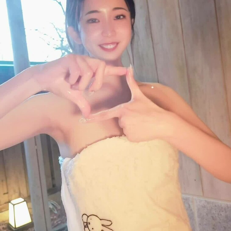 グラビアアイドル✨白崎えりか✨公式サイトです！
白崎えりかの魅力はもちろんのこと
有料プランではあんな姿こんな姿を