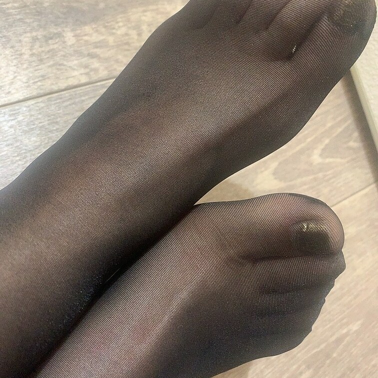 お久しぶり足です(黒スト🖤⋆͛*͛
