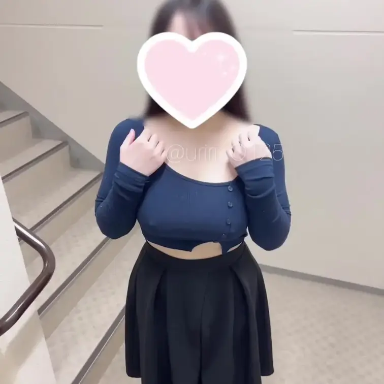 お昼休憩中に社内でこっそりおっぱい見せてくれるOLです♡
午後からのお仕事もこれで頑張って♡