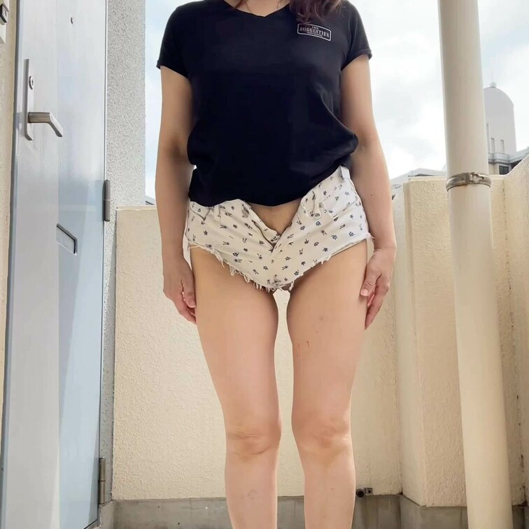 人妻Ｋ
ヤリ部屋の廊下でNPNB
食い込み短パン露出