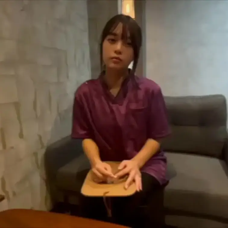 【ファン限定フル動画】🎁

陸上部で体をほぐしてもらいに女整体師に頼んだら、僕のギトギトな汗チンコを見て興奮してしゃ