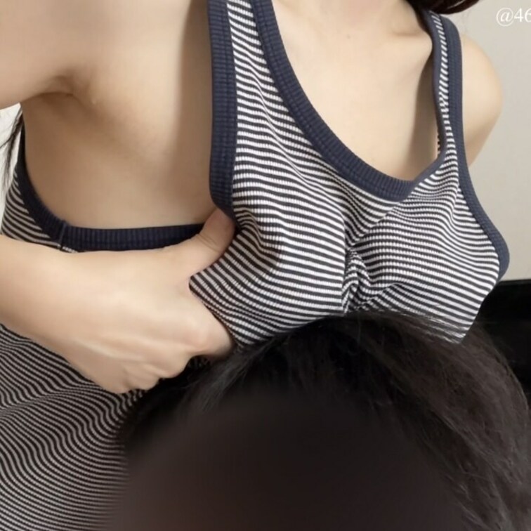 【無料】スマホをいじってる旦那の頭におっぱいを押し付ける痴女にゃんこです😽

こんなことしてくる嫁は欲しいですか？(