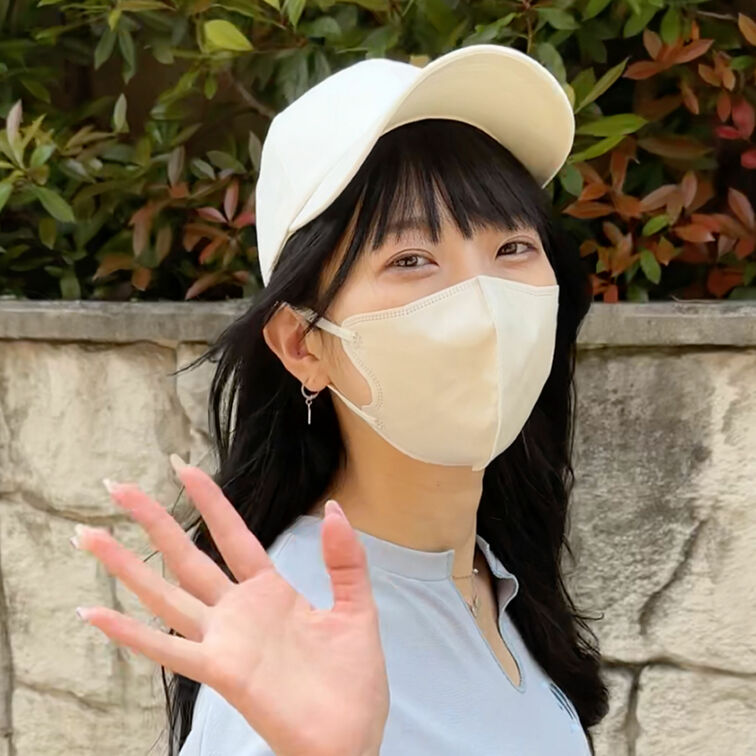 #55【SORA 23歳】
今回ストリートスナップに協力してくれたのは、大胆なデザインのスウェットワンピとボリュームス