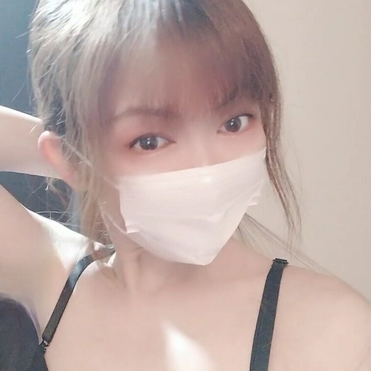 添い寝されてイクまで最高の手コキを

される動画です🥜💦

