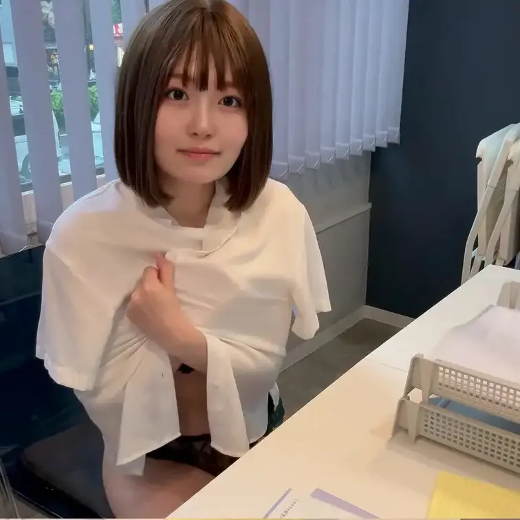 初めてオナニー投稿したOLのアカウントです🥺
りこちゃんとしたいって言ってくれる人が多くて恥ずかしいけど嬉しいです..