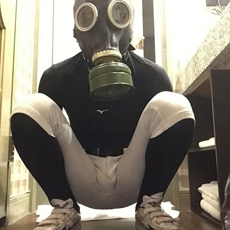 以前ラブホで目隠し待機して便器として使って頂きました!
