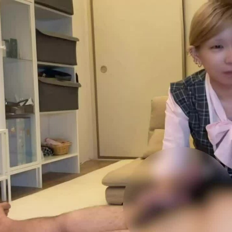 OLが暑い日に履いて酸っぱい臭いの黒ストとOLコスをしてM男君にバキュームフェラと乳首を爪で責めてビンビンになったところ