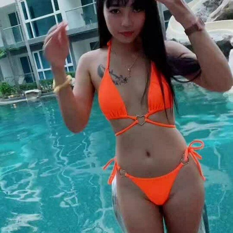 新しい水着は可愛い😻