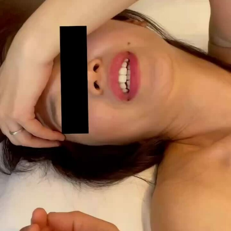 単独様の執拗なクンニに「あ〜イクゥー」といやらしい声をだし仰け反る妻の彩華。。
何度も抜けてしまいます。。