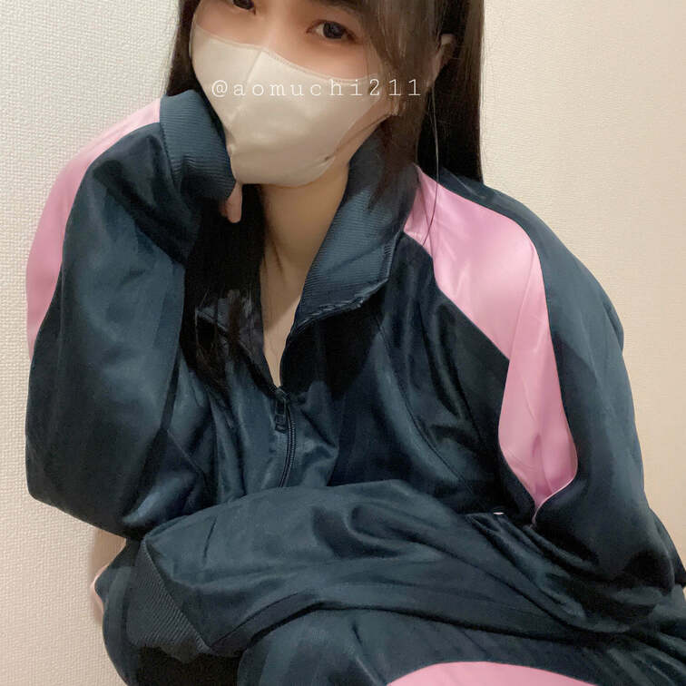 明日の夜、ジャージでフェラする動画あげるよ💕
えっちく撮れたから楽しみにしててね(´,,>ω<,,`)