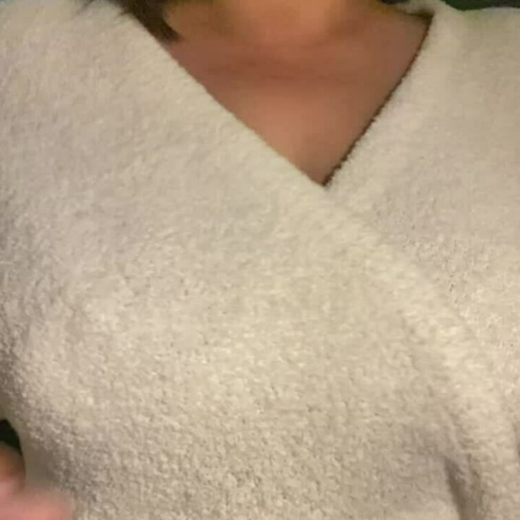 バスローブで手ブラチャレンジ？乳首チラもあるよなムービー