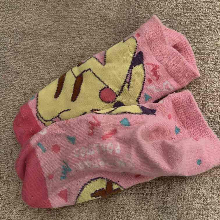 ２０歳ギャルのななちゃんと21歳女子大生のかれんちゃんの靴下です！
かわいいの履いてるんですね〜