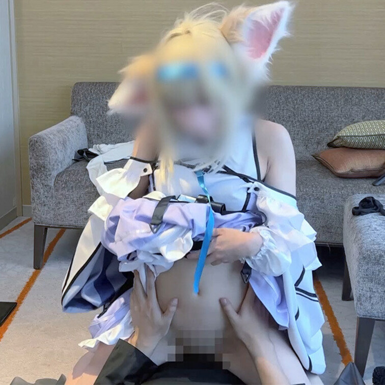 140cm代のかわいいレイヤーさんに、アーク〇イツのス〇ランコスをしてもらっちゃいました。
【プレイ内容(本編)】
キス→胸揉み→電マオナニー→手マン→クンニ→フェラ→69→正常位→バック→座位→騎乗位(ゴム射精)→お掃除フェラ
※男性の声が少し多めになっております、申し訳ありません。
※本編は顔ボカシなしです。