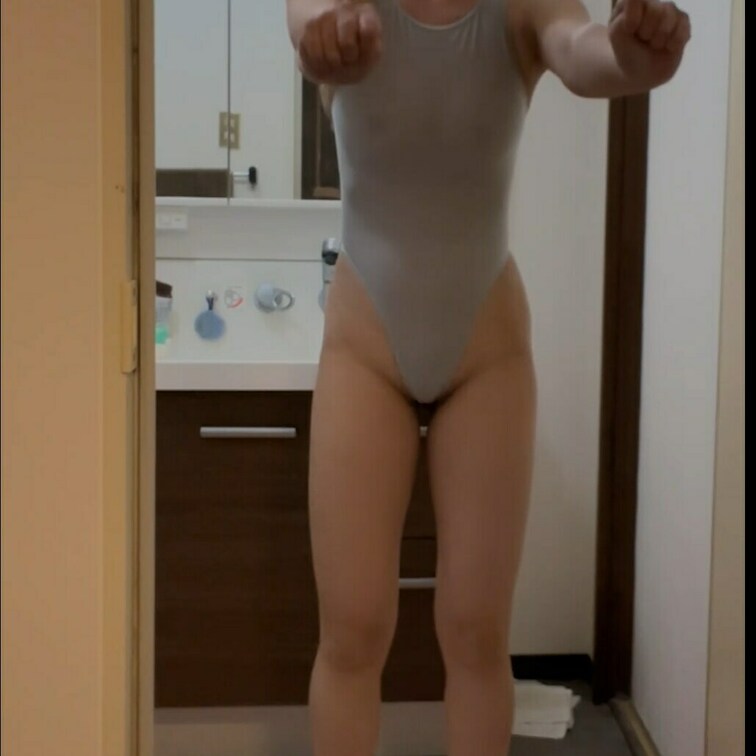 乳首が透けるハイレグレオタードでスクワット筋トレ息切れ撮影しました
好きな息切れ動画があったら撮影するのでコメントで教