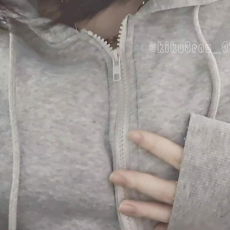 下着おっぱいをﾑﾆﾑﾆ揺らしてるだけの動画🤍✨
※悪用✖︎