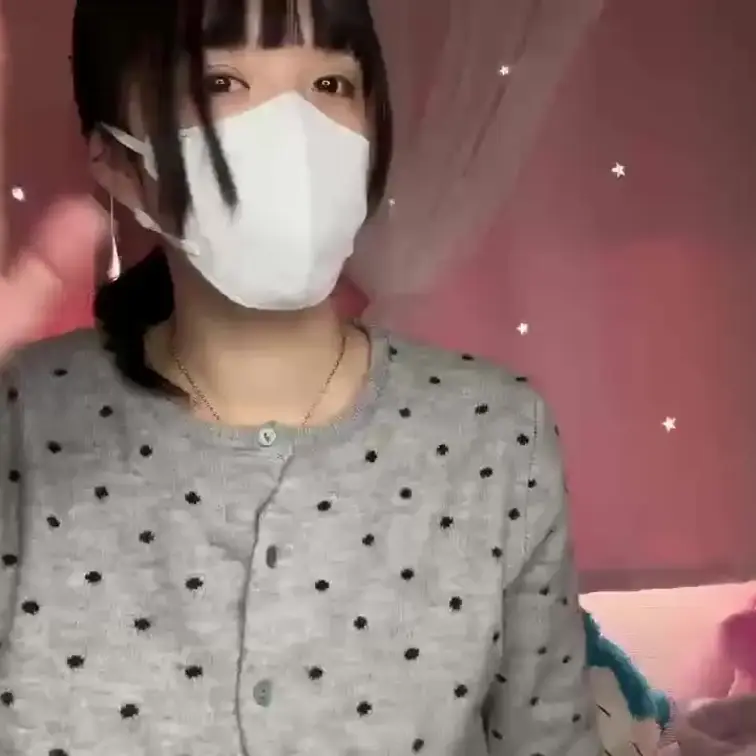 【みれい 20 歳】

みれいさんのライブ配信動画です
生ライブ配信だと、1 回の有料配信を視聴すると、おおよそ平