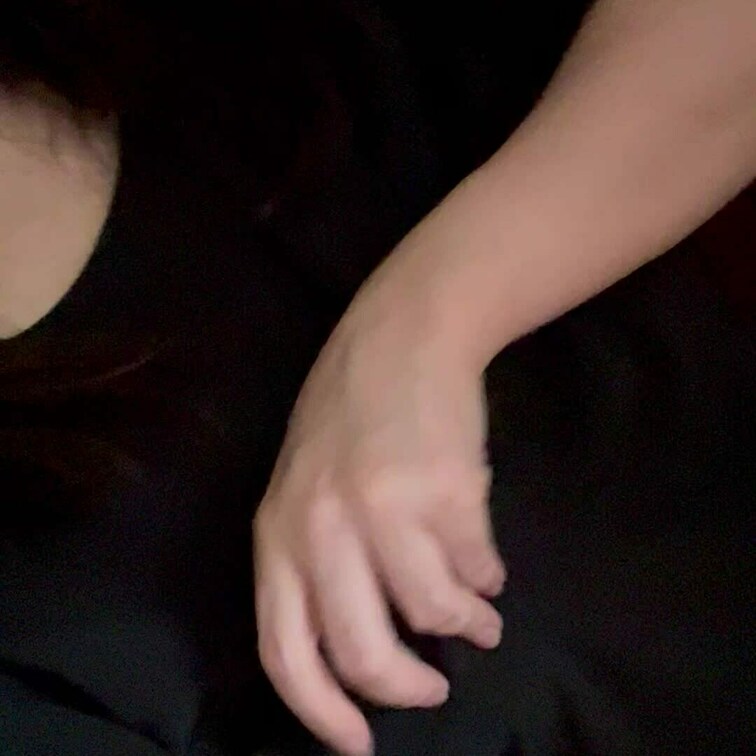 昨日の動画❤️
投稿するのを忘れてた💦

これはエロいの？🙄
エロくないの？🤔

それにしても画面が斜めで