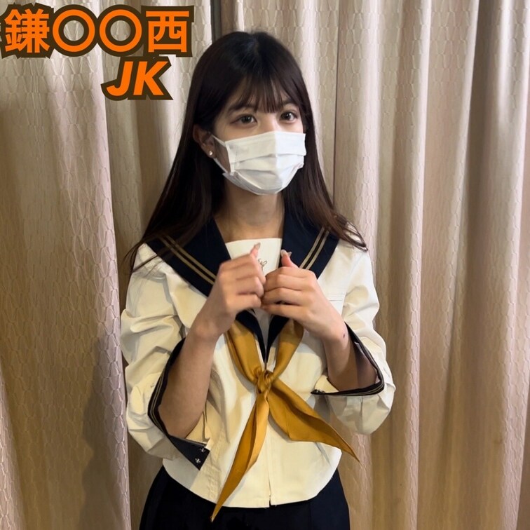 このスカーフのだらしない感じが
何よりこの制〇の魅力である。
そう私は思うのだ。
この着崩している感じ、そこに