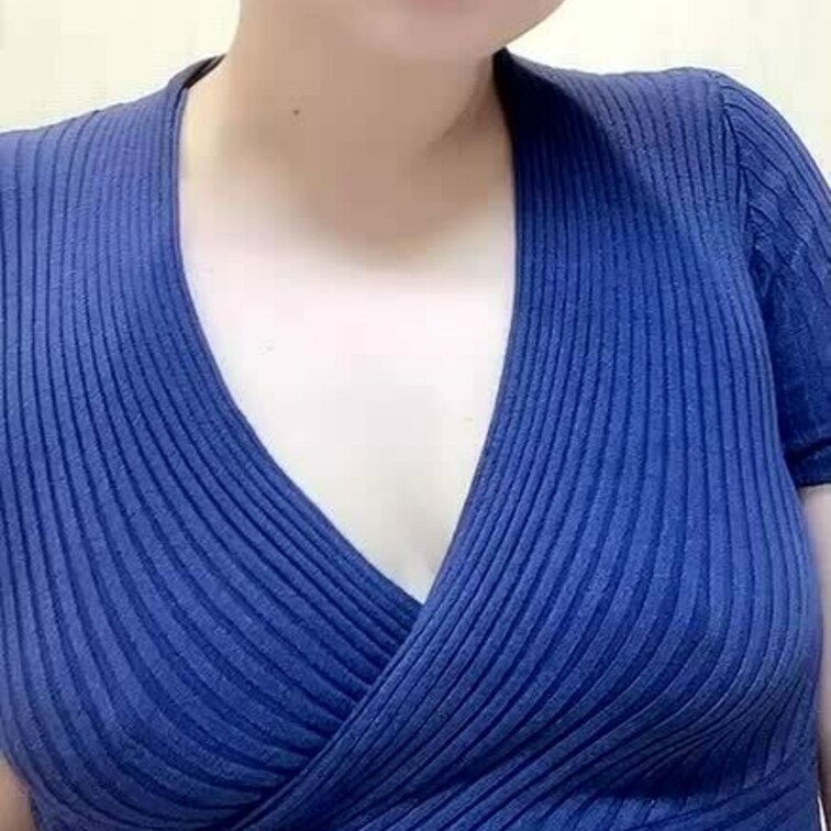 ノーブラ例のニット♡