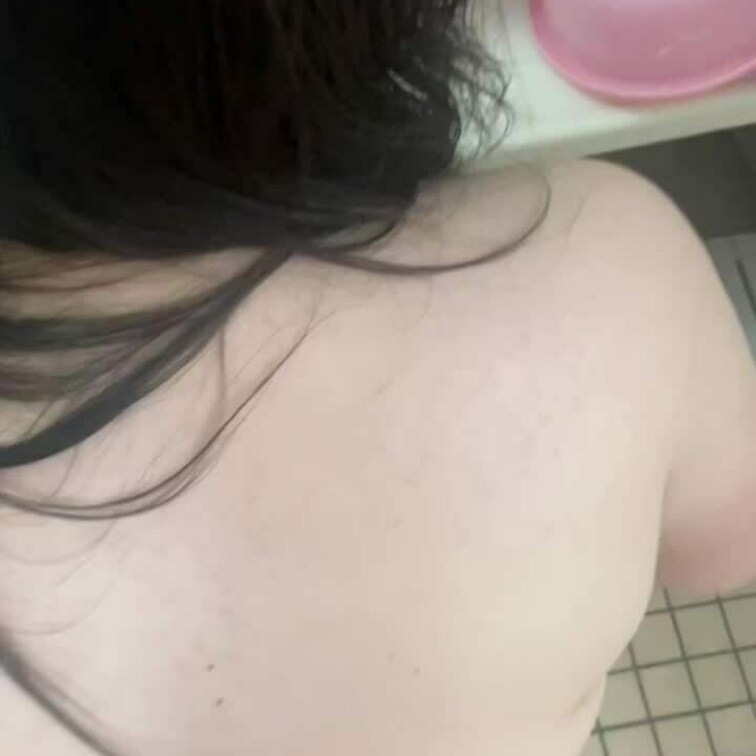 職場の上司を呼び出してしたやーつ✌️
イッてます笑

大っきい声では言えませんが職場のシャワールームです🤫いけない