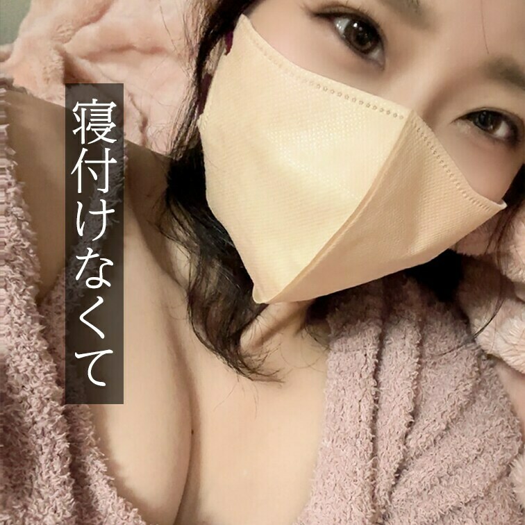 疲れてるのに全然寝付けなかったのでパジャマ姿で・・・
