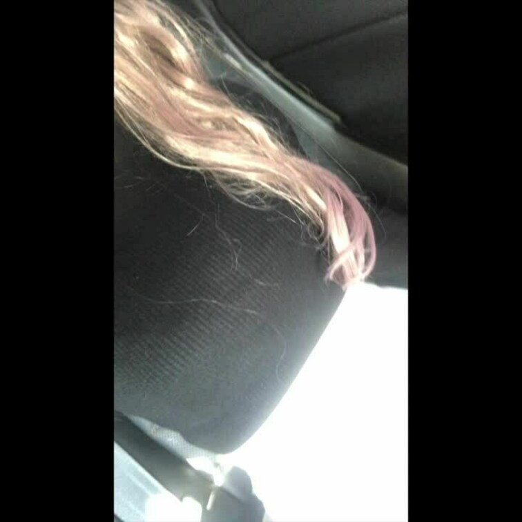 美桜ちゃんの自撮り動画です。
車内露出や電マオナニーをしちゃいます。