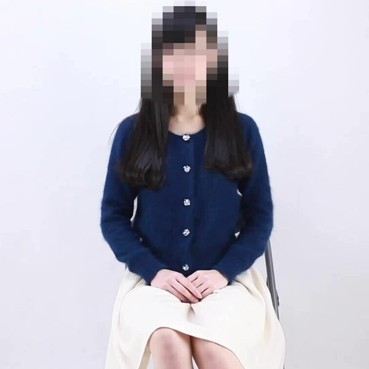 可愛い服を着たままパンティーを下に脱いで陰毛を出してもらい撮影。

手ぶら、パンスト下半身、下着モデル撮影、

