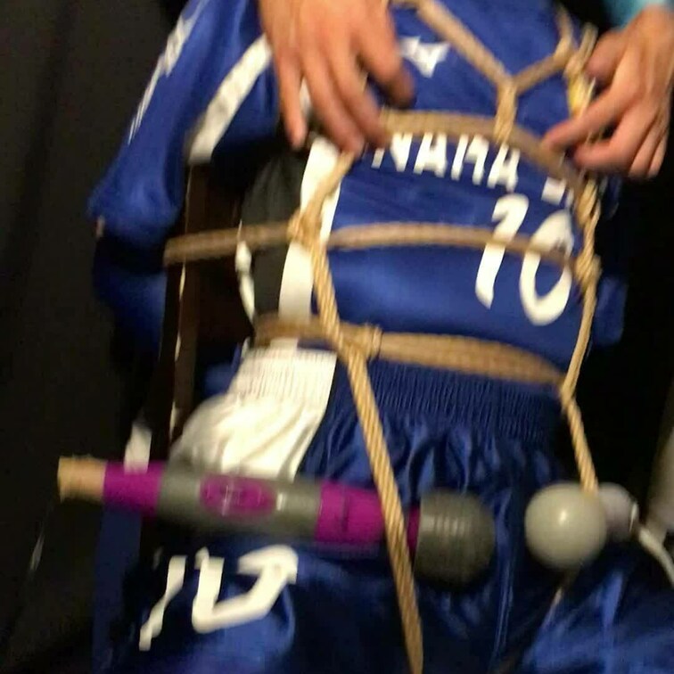 捕らわれたサッカー部が…