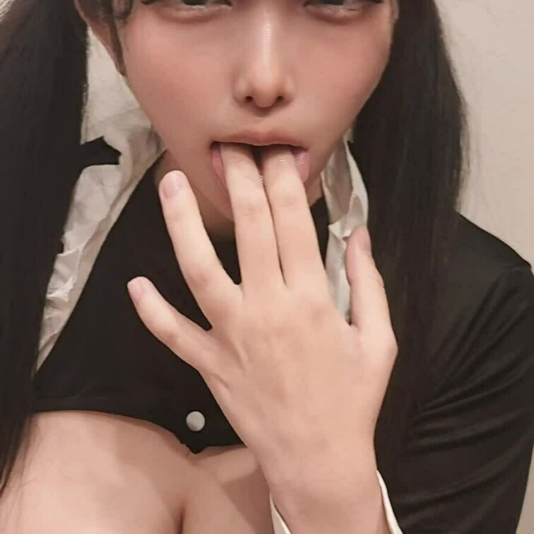 アオイのおっぱい丸だし指オナニー❣️
