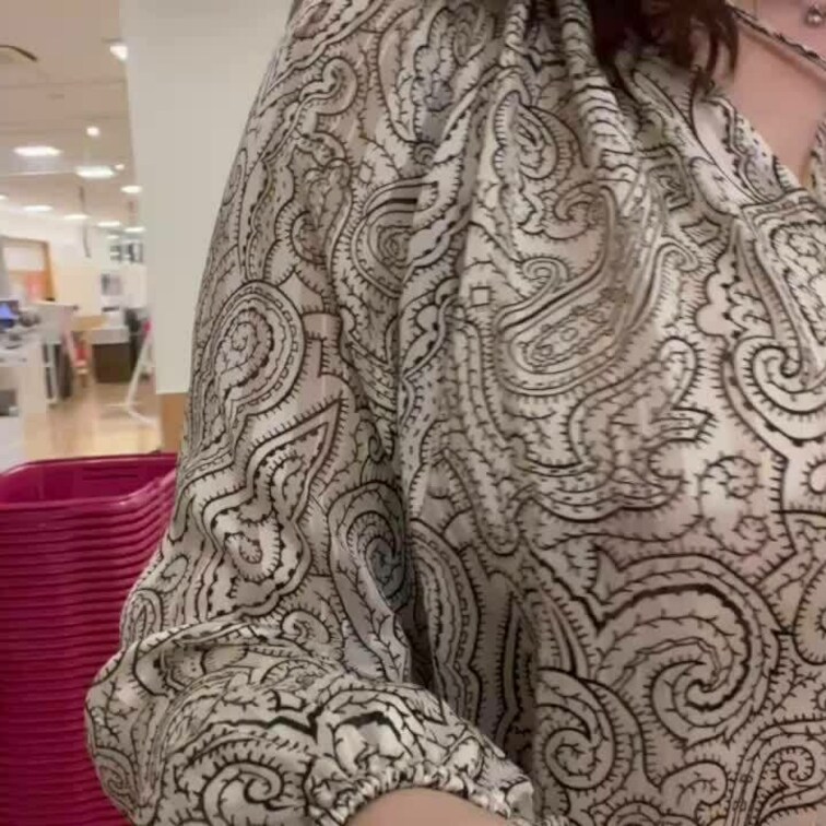 似たような動画ばかりで
申し訳ありません
巨乳好きな会員さんだけみてください

今度は家具売場で
カップレスブ