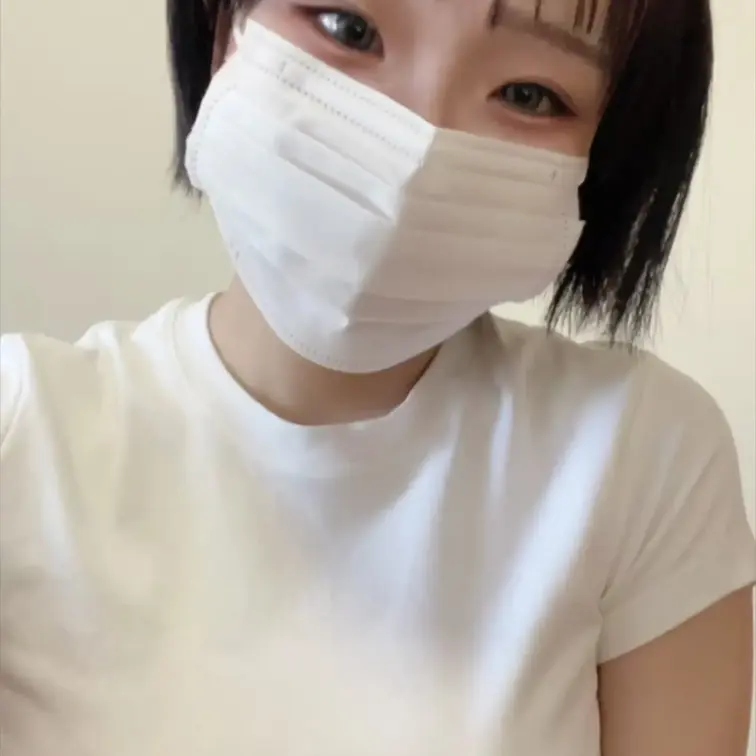 【スカートめくり】
スカートめくってほしいってリクエストがあったので
一瞬だけ！

動画短くてごめん！また撮るね