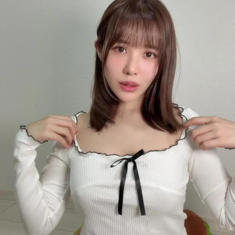 動画のほうがどんなお洋服か
わかりやすかったですね🤭
ノーブラだとこんな風にボロンって
出ちゃいます💦