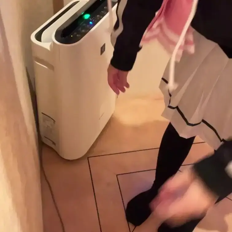 カズサちゃんが
ディルドをフェラしたり
ディルド挿入したり
ディルドが気持ち良すぎておしっこもらす
動画です！