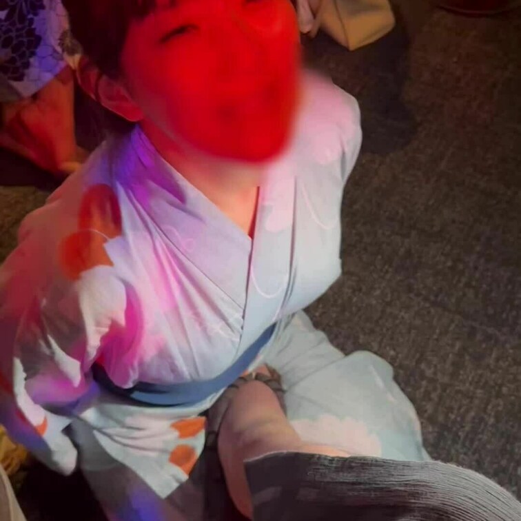 踏まれて絶頂するマゾ