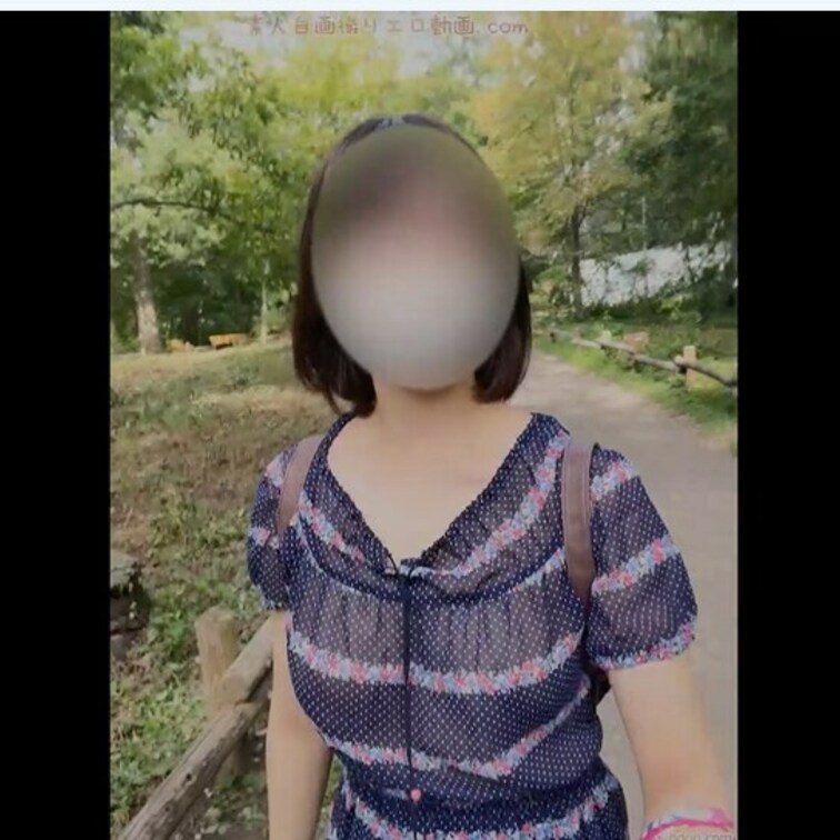 透ける服で公園を散歩しました☆