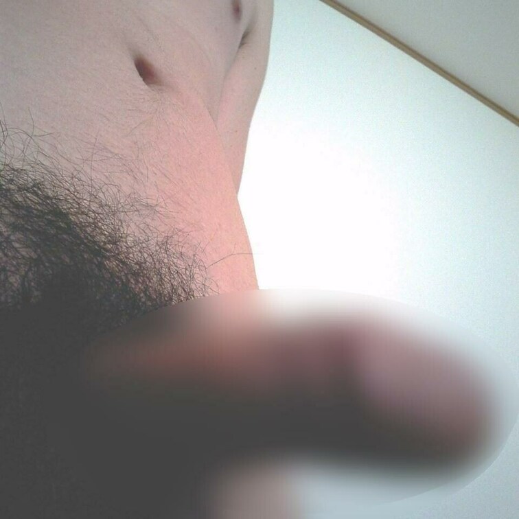 勃起・・上から見る？横から見る？それとも下から見る？