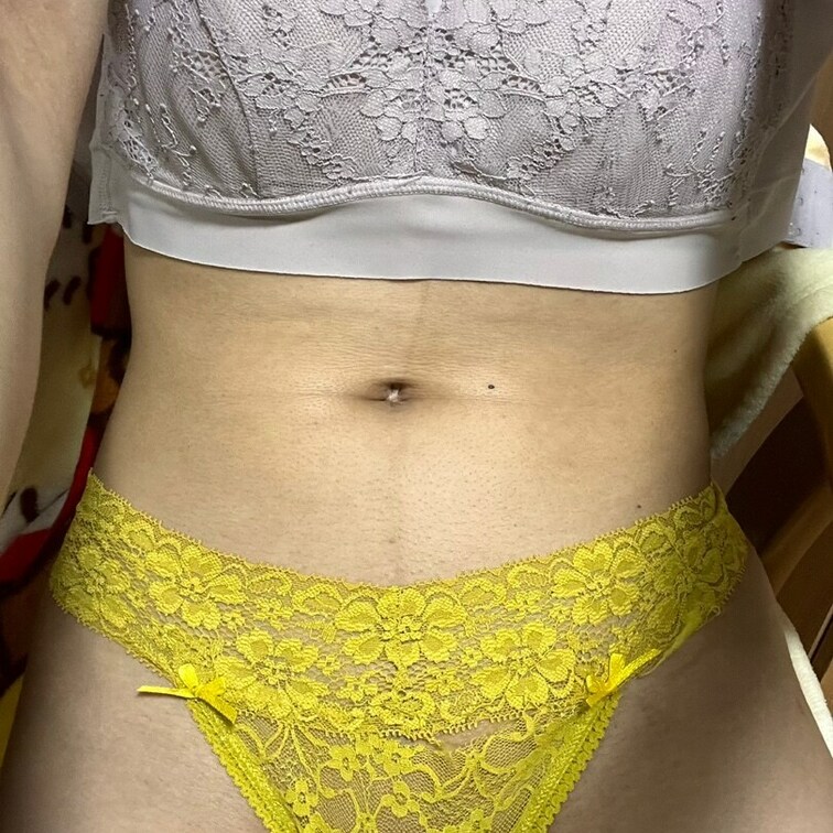 今日のヒナのパンツです😊
黄色のTバックの二日目です😘😘