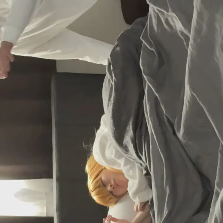 ホテルで寝てるのあちゃんに寝起きドッキリしました。

のあちゃんにナンパしたときの動画↓
https://myfa