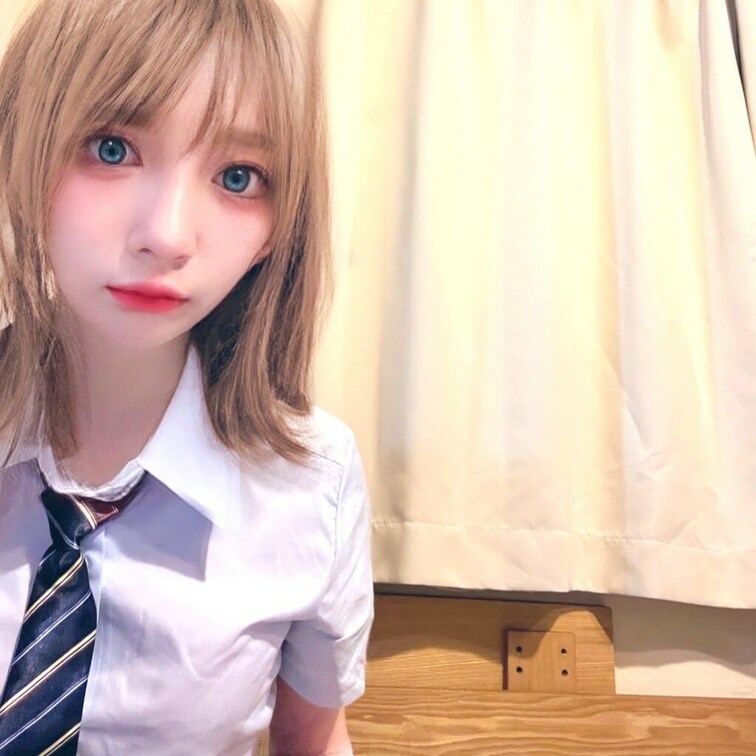 おい・・・佐藤（仮名）・・・
何回言ったらわかるんだ？
メイクもカラコンも校則違反だ。
ちょっと進路指導室に来い。