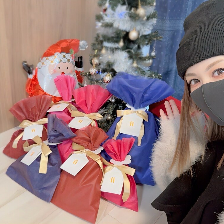 xにも載せたけど、
8割myfansのフォロワ-さんから
プレゼントされたものなので載せる🥰
(マスク顔出しとパン