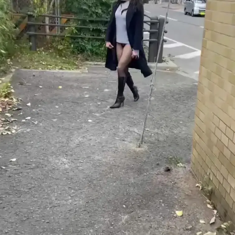 変態痴女・変態散歩・変態ポーズ